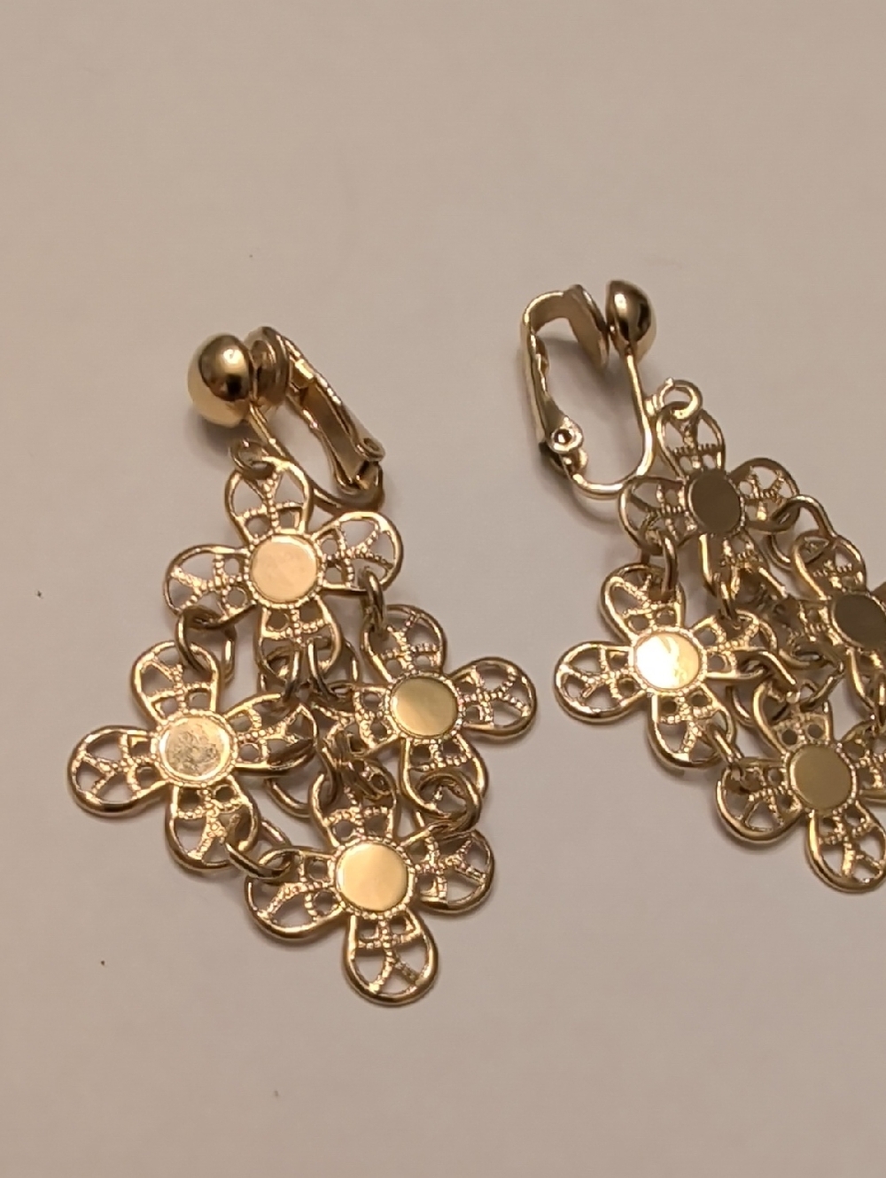 Sarah Coventry Gold Tone Floral Cluster Dangle Clip-On Earrings